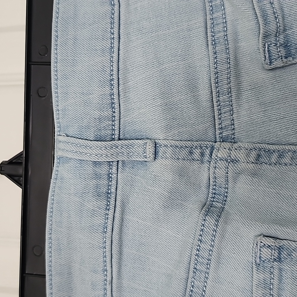 SIZE 16 OLD NAVY WOMAN'S DENIM SHORTS - Picture 7 of 9